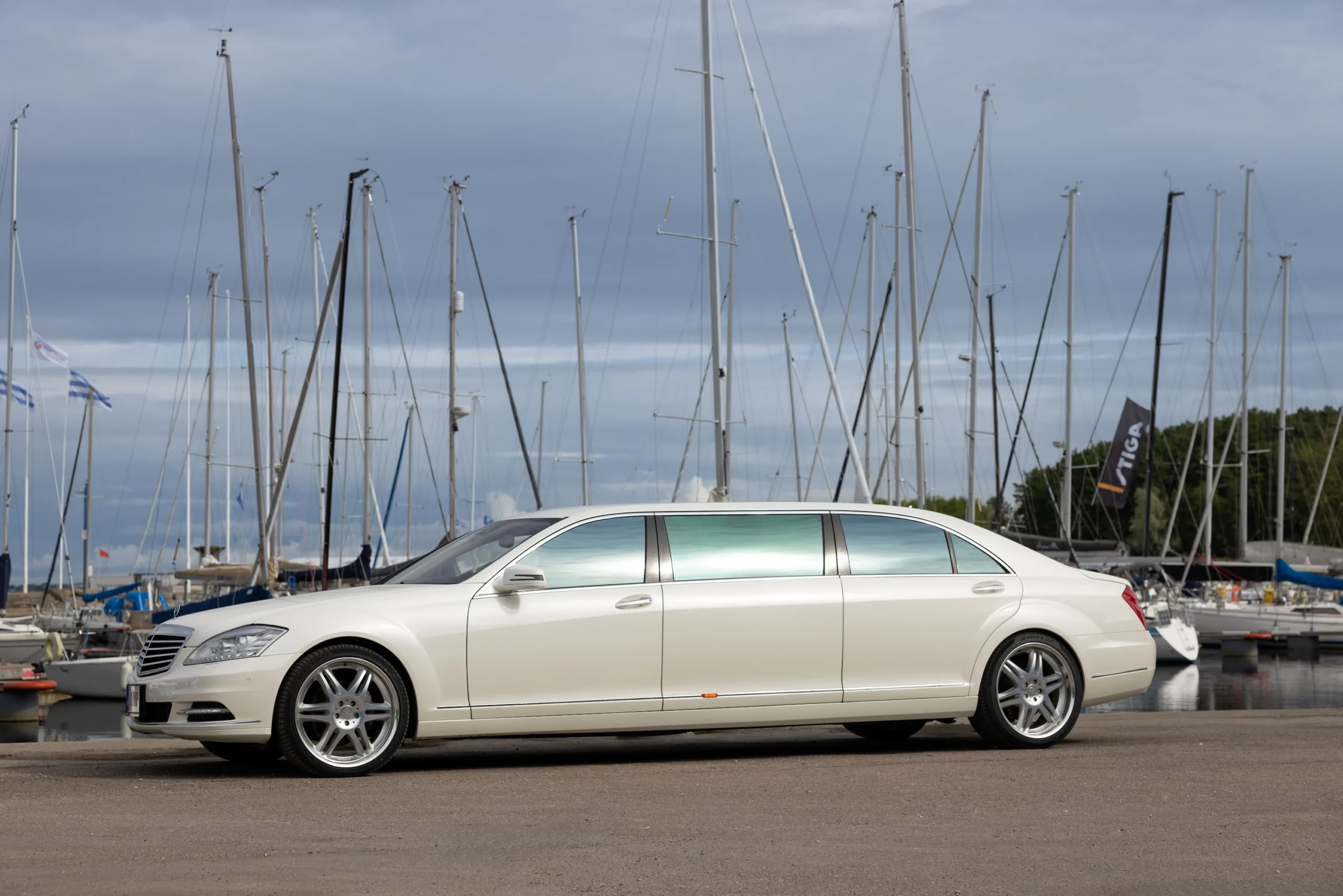 S-class Stretch limousine – välisvaade